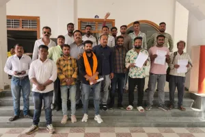  लखीमपुर खीरी: राणा सांगा पर टिप्पणी के विरोध में हिंदू महासभा का प्रदर्शन, डीएम को सौंपा ज्ञापन