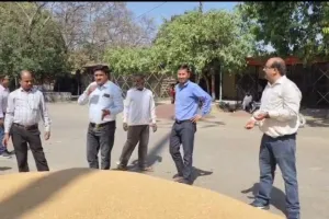 पीलीभीत में गेहूं खरीद का खाता खुला, 10 केंद्रों पर 36 मीट्रिक टन गेहूं की आवक