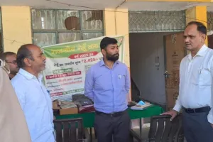 शाहजहांपुर: गेहूं क्रय केंद्रों पर बढ़ी सुस्ती, एसडीएम ने केंद्र प्रभारियों को सुधरने की दी चेतावनी 