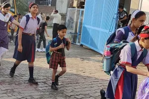 बदायूं: निजी स्कूलों ने बढ़ाई फीस, परिवारों पर बढ़ा आर्थिक बोझ