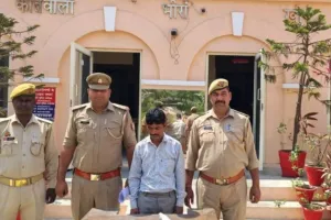 लखीमपुर खीरी: बैंक में ग्राहक की जेब में डाला डाका, CCTV की मदद से चोर दबोचा