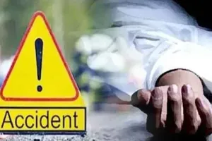 लखीमपुर खीरी: ट्रैक्टर की टक्कर से बाइक सवार एक साल के बच्चे की मौत, मां और मामा घायल