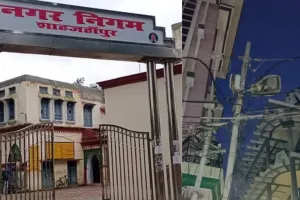 शाहजहांपुर की सड़कों पर पसरा अंधेरा, प्रशासन की आंखें बंद