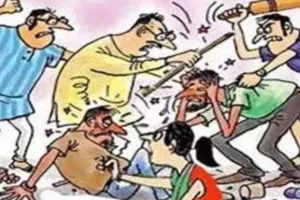 बदायूं: शोभायात्रा के दौरान डीजे को लेकर भिड़े दो पक्ष, चले लाठी-डंडे और पत्थर 