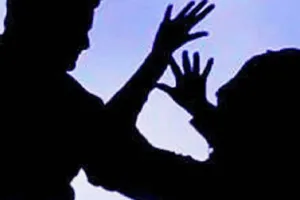 लखीमपुर: जमीन नाम कराने से किया इंकार, तो बेटे ने पिता के साथ की मारपीट और दबा दिया गला