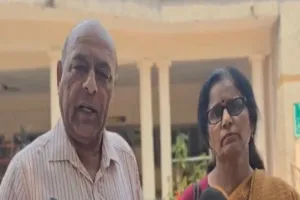 सुमित हत्याकांड में यूटर्न, खुलासे पर उठाए गए सवाल : डीएम से मिल परिजनों ने की जांच की मांग