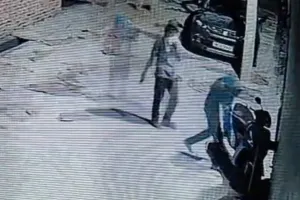 अयोध्या : असलहा लेकर स्कूटी चुराने की कर रहे थे कोशिश,  सीसीटीवी के माध्यम से धरे गए