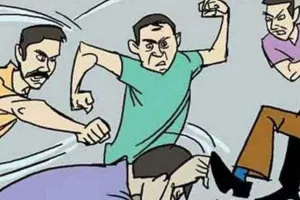 शाहजहांपुर: सीमांकन के दौरान राजस्व टीम पर हमला...दबंगों ने फाड़ दिए दस्तावेज