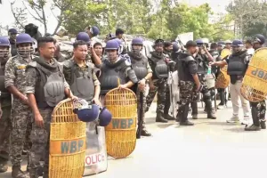 Bengal Waqf violence displaced : हिंसा प्रभावित मुर्शिदाबाद से सैकड़ों लोग भागे, नदी पार कर मालदा में ली शरण 