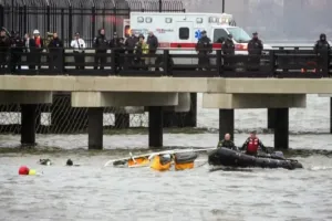 VIDEO : न्यूयॉर्क में क्रैश होकर हडसन नदी में गिरा हेलीकॉप्टर, 6 लोगों की मौत...राष्ट्रपति ट्रंप ने जताया दुख 