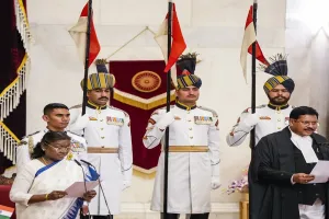 न्यायमूर्ति BR गवई बने देश के 52वें प्रधान न्यायाधीश, राष्ट्रपति मुर्मू ने दिलाई शपथ, पीएम मोदी भी रहे मौजूद