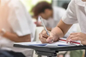 एमबीबीएस की परीक्षा में नकल करने पर तीन छात्र निलंबित