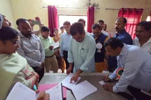 UP News: सरकारी छात्रावास की मरम्मत में घोटाला, 5 लाख खा गए अधिकारी, समाज कल्याण राज्यमंत्री ने किया निलंबित