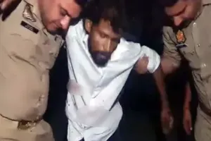 झांसी: पुलिस और बदमाशों के बीच मुठभेड़, दो आरोपी घायल, एक ने डर में किया सरेंडर 