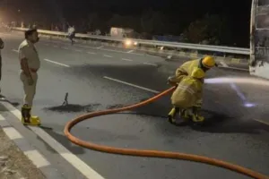 Aligarh News: चलती बस बनी आग का गोला, 60 यात्रियों ने कूदकर बचाई जान