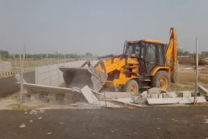 एलडीए ने अवैध निर्माण पर चलाया बुलडोजर, गंगोत्री सिटी समेत तीन प्लाटिंग ध्वस्त
