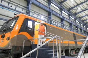 भारत के दूसरे सबसे शक्तिशाली रेल इंजन को पीएम मोदी ने दिखाई हरी झंडी, जानें इसकी खासियत