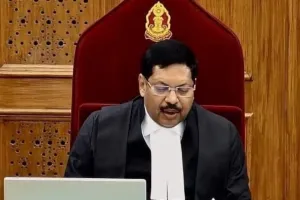 'छुट्टियों में काम नहीं करना चाहते वकील, फिर लंबित मामलों का दोष न्यायपालिका पर...' सुनवाई के दौरन भड़के CJI गवई 