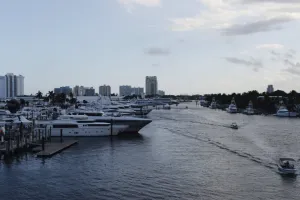 फ्लोरिडाः नाव में हुआ विस्फोट, कई घायल