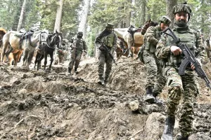 पाकिस्तान को सता रहा भारत का डर, इधर मॉकड्रिल के आदेश, उधर थर्राया पाक, बोले ख्वाजा आसिफ- 'भारत कभी भी कर सकता है हमला'