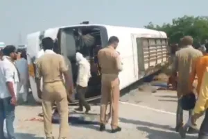 जौनपुरः यात्रियों से भरी बस पलटी से हुआ दर्दनाक हादसा, पांच लोगों की मौत, 15 घायल, सीएम योगी ने जताया शोक