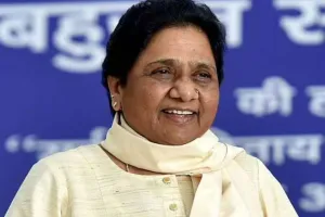 मदरसों के प्रति सरकार बदले अपना रवैया: मायावती 