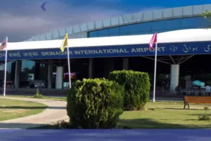 Operation Sindoor Live: श्रीनगर हवाई अड्डा से उड़ाने रद्द, वायु सेना के कंट्रोल में एयरपोर्ट