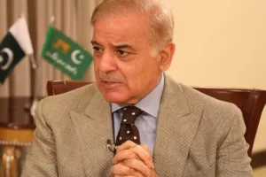 घुटने पर आए शहबाज शरीफ! , पानी को तरस रहा पाकिस्तान, ईरान पहुंचकर बोले- भारत से करना चाहते हैं बातचीत 