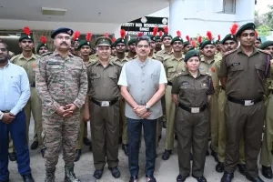 Lucknow University में हुआ मॉकड्रिल, NCC Cadets ने लिया अपातकालीन स्थिति में लोगों को सुरक्षित रखने की ट्रेनिंग