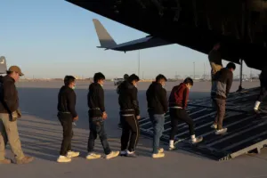 अमेरिकाः एक्शन में ट्रंप सरकार, 68 प्रवासियों को होंडुरास और कोलंबिया भेजा वापस  