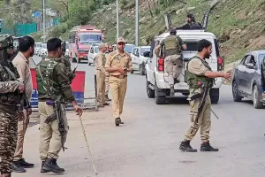 जम्मू-कश्मीर में आतंकवादियों के खिलाफ एक्शन जारी, पुलिस की आतंकवाद रोधी शाखा ने कई स्थानों पर की छापेमारी