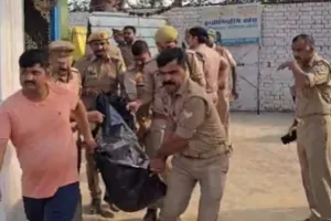 जौनपुरः हथौड़े से कूचकर की पिता और दो पुत्रों  की हत्या, पूरानी दुश्मनी या चोरी... जांच में जुटी पुलिस 