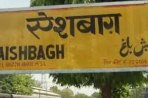 ऐशबाग में अवैध कब्जेदार फिर फुटपाथ पर करने लगे निर्माण, नगर निगम के जिम्मेदार दे रहे कब्जा करने का मौका
