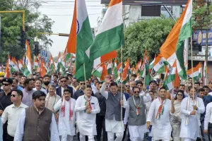 मुख्यमंत्री धामी के नेतृत्व में निकली तिरंगा यात्रा, शहीदों को किया नमन