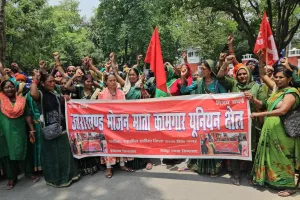 सात सूत्रीय मांगों को लेकर सड़क पर उतरीं भोजन माताएं