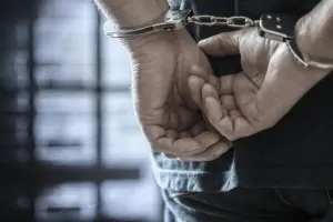 रामपुर : पुलिस कस्टडी में भाई के जनाजे में शामिल हुआ बंदी