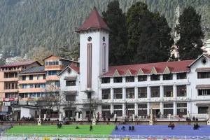 गंदगी फैलाने पर पालिका ने की चालानी कार्रवाई