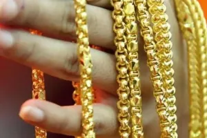 बदायूं : व्यापारी पर मिर्च पाउडर फूंककर, दो चेन लेकर फरार हुआ बदमाश