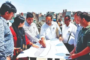 नगर आयुक्त ने दिए इंदिरा नगर में 24 घंटे में सफाई के निर्देश 