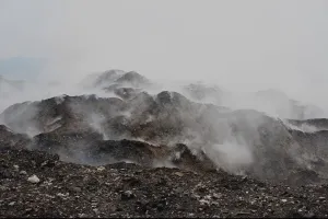 फिर धधका उठा ट्रंचिंग ग्राउंड, निकला जहरीला धुआं