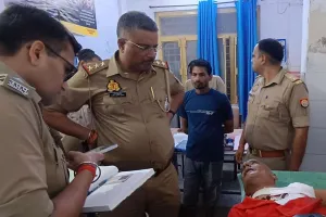 पीलीभीत: रंजिशन युवक के सीने में मारी गोली...लिफ्ट लेकर कोतवाली पहुंचा घायल, सुनाया दुखड़ा