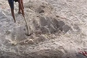 संभल : पुलिस ने खुदवाया किशोरी का शव, कराया पोस्टमार्टम