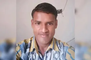 बदायूं : खंभे से टकराई अनियंत्रित बाइक, युवक की मौत