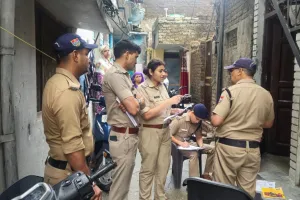 घर में दुबके मिले किराएदार, मकान मालिकों पर पड़ी जुर्माने की मार   