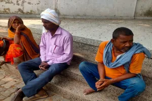 हरदोई: इकलौते बेटे ने छीन ली पिता की सांसें, ईंट से प्रहार कर की हत्या, इलाके में हड़कंप 