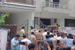 हरियाणा: पहलगाम हमले में जान गंवाने वाले लेफ्टिनेंट विनय नरवाल के घर पहुंचे राहुल गांधी, परिजनों से की मुलाकात