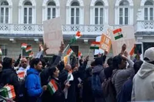 काठमांडू में भारत-पाक के दूतावासों के बाहर मानवाधिकार संगठन का विरोध प्रदर्शन, शांति की अपील 