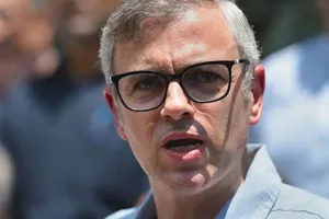 जम्मू कश्मीर: सीजफायर के बाद उमर अब्दुल्ला ने किया पुंछ का दौरा, बंकर बनाने पर दिया जोर