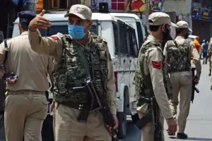 उरी: 17 स्थान, 20 बम... निष्क्रिय करने के बाद पुलिस ने 6 गांवों के लोगों को घर लौटने की दी अनुमति