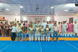  CBSE Result 2025: 12वीं में माहिका को मिले 98.8 फीसदी अंक, तो 10 वीं में अभिषेक ने फहराया परचम